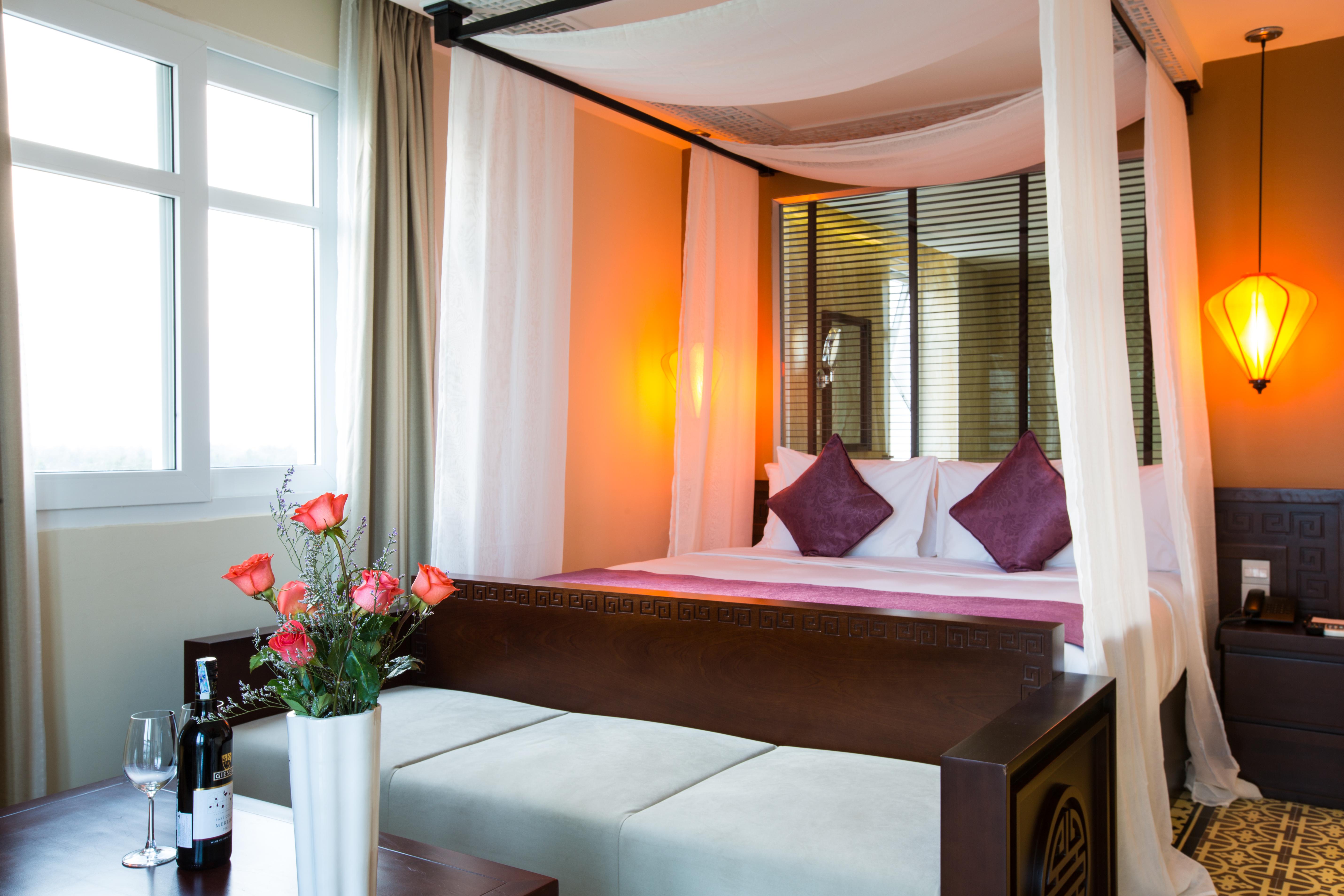 Royal Riverside Hoi An Hotel & Spa Экстерьер фото