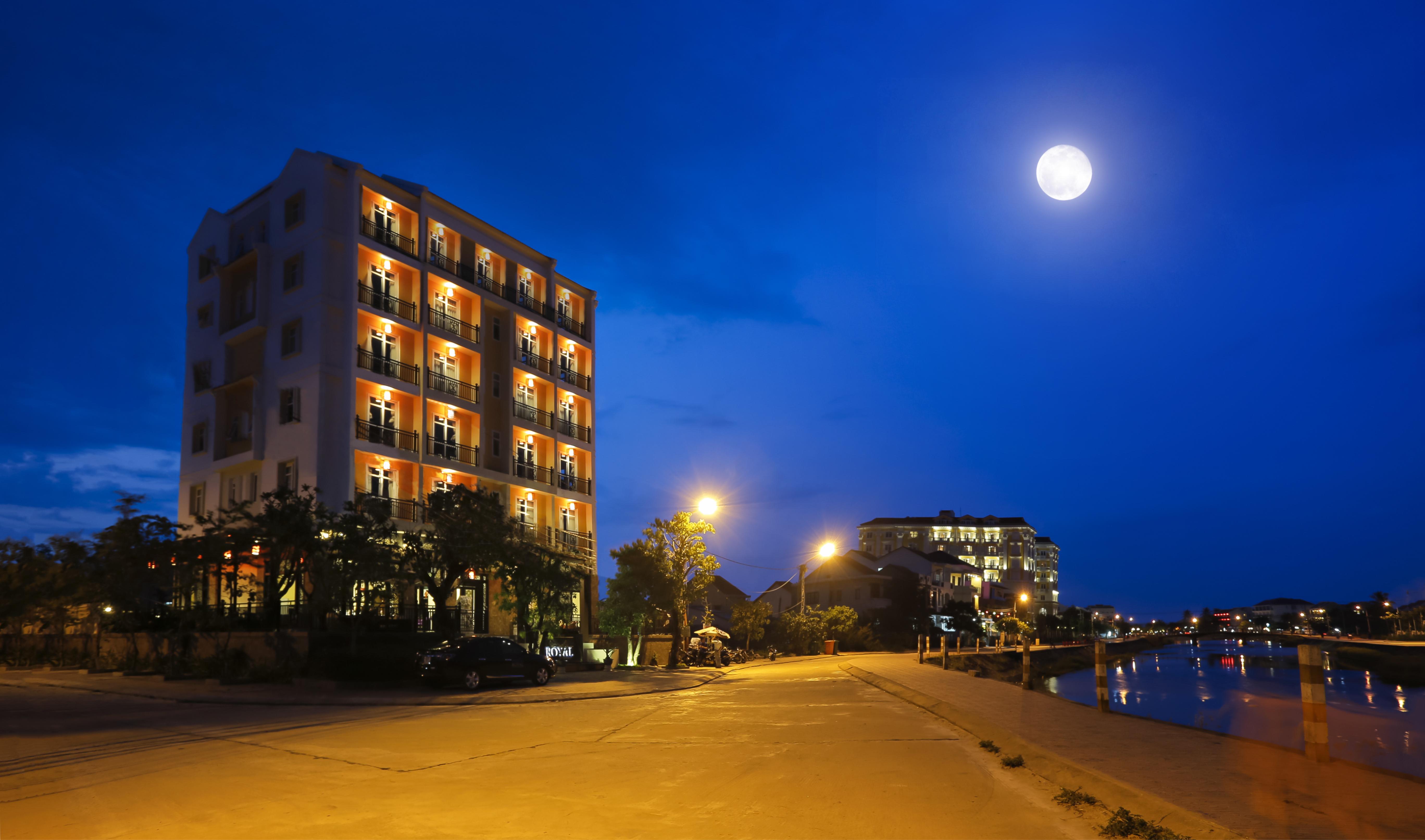 Royal Riverside Hoi An Hotel & Spa Экстерьер фото