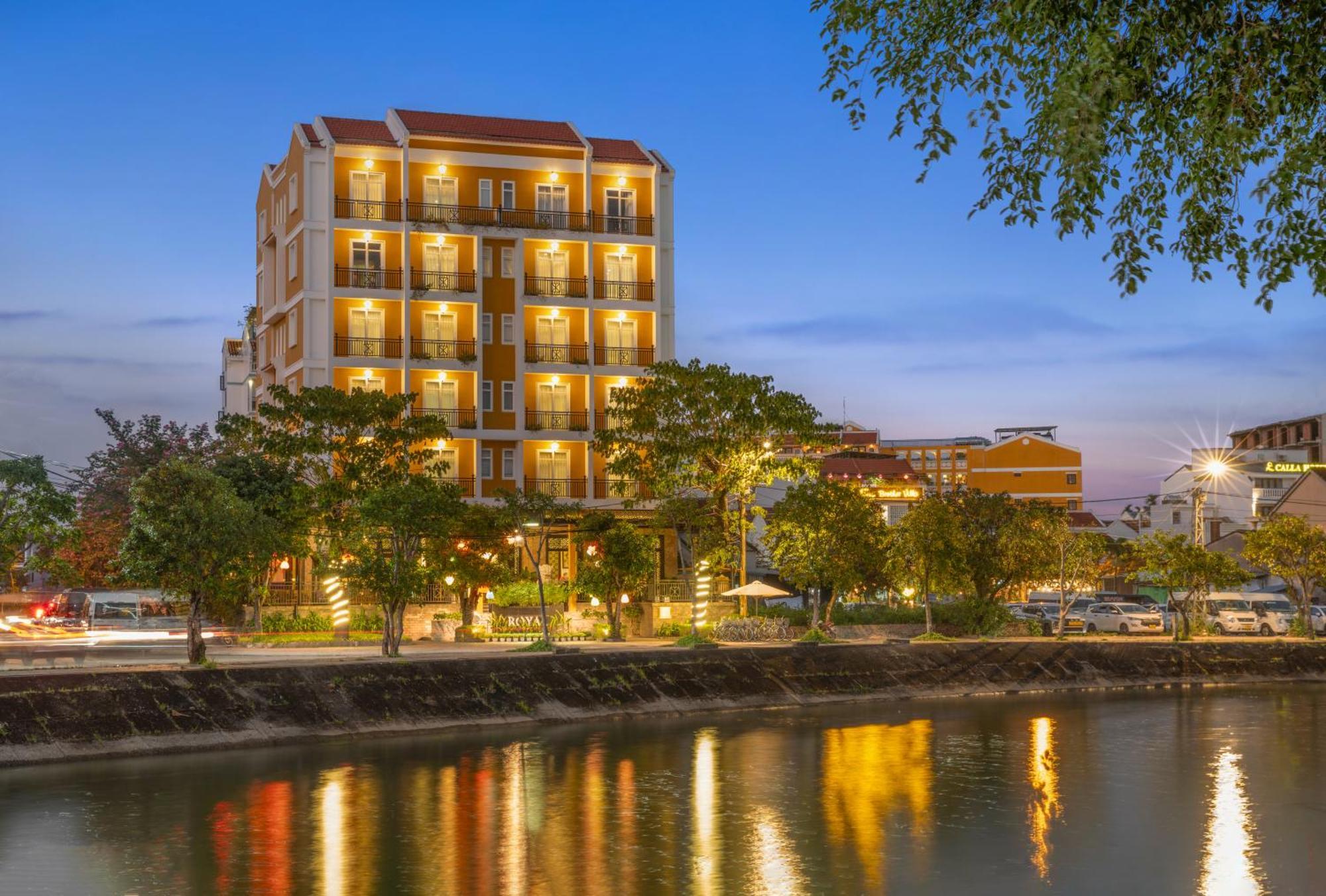 Royal Riverside Hoi An Hotel & Spa Экстерьер фото