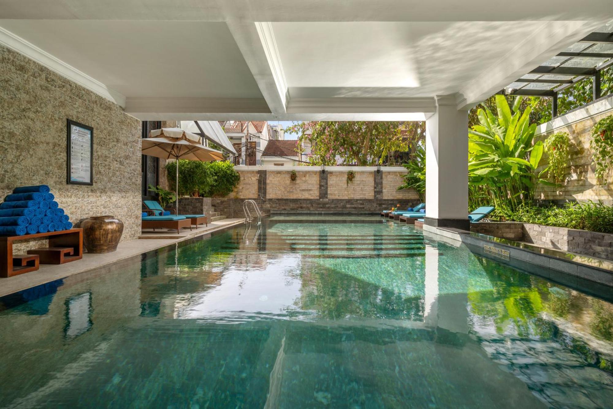 Royal Riverside Hoi An Hotel & Spa Экстерьер фото