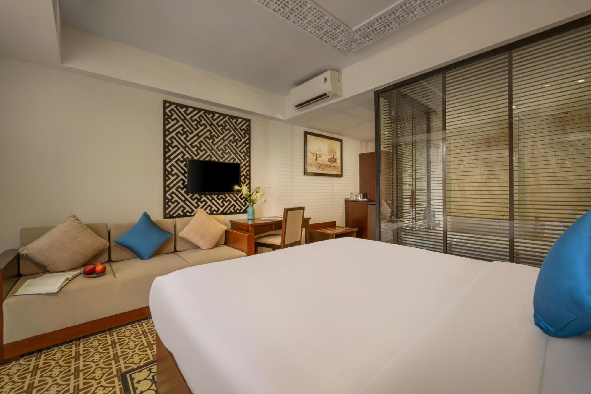 Royal Riverside Hoi An Hotel & Spa Экстерьер фото