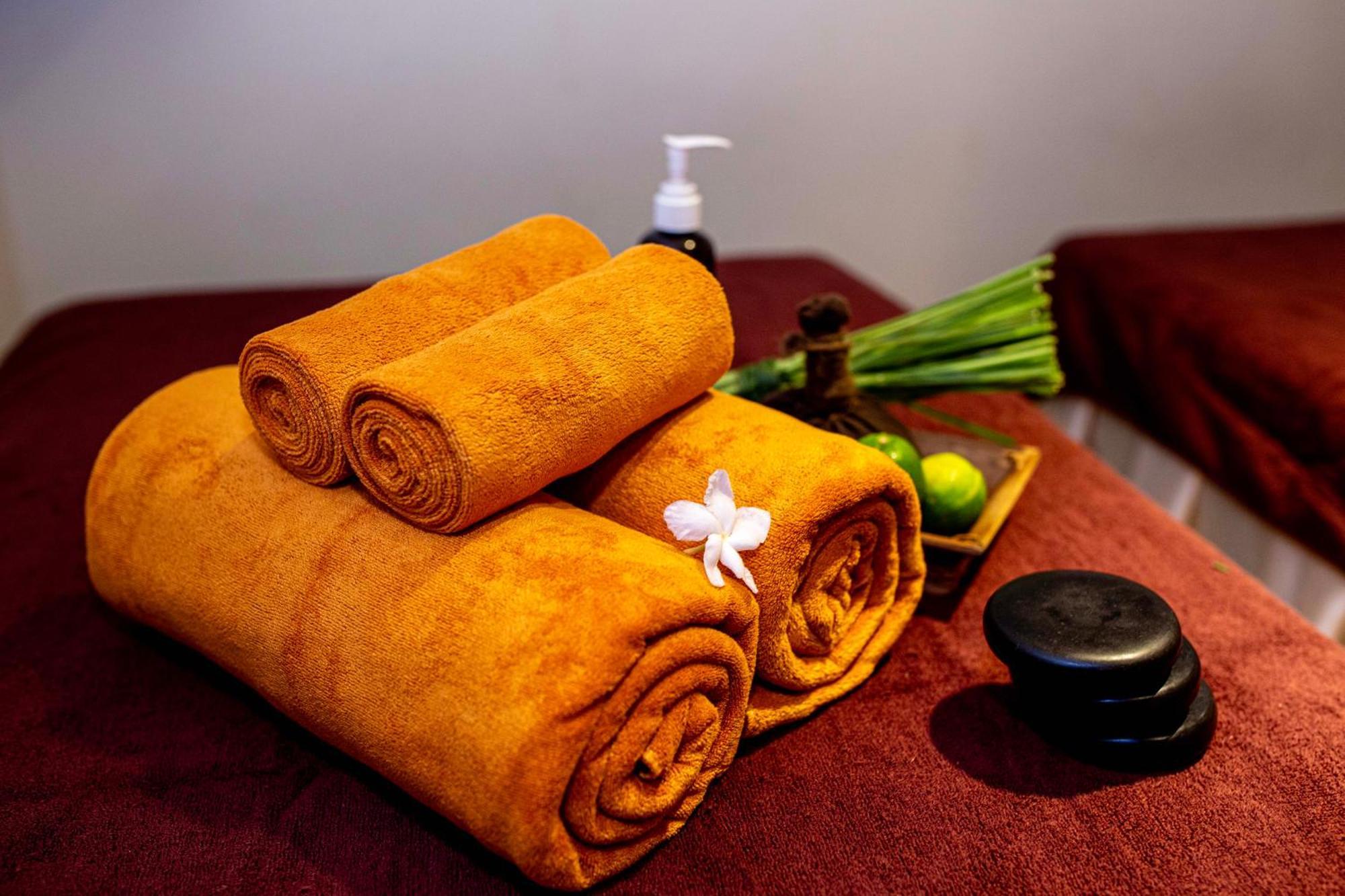 Royal Riverside Hoi An Hotel & Spa Экстерьер фото
