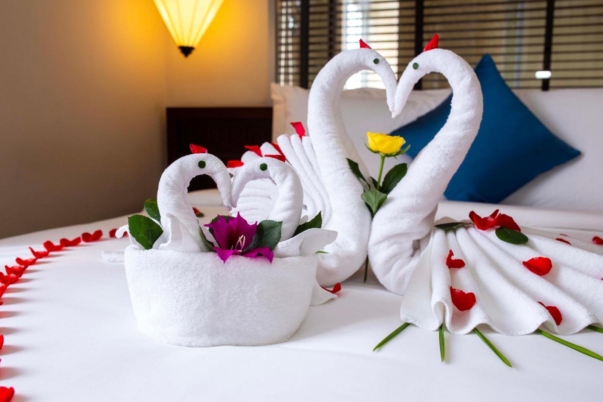 Royal Riverside Hoi An Hotel & Spa Экстерьер фото