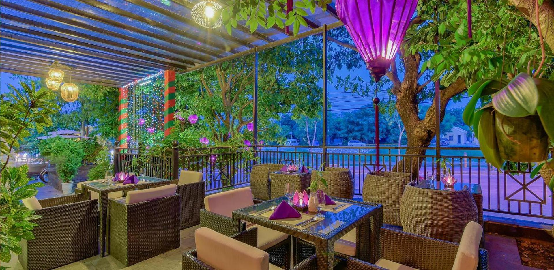 Royal Riverside Hoi An Hotel & Spa Экстерьер фото