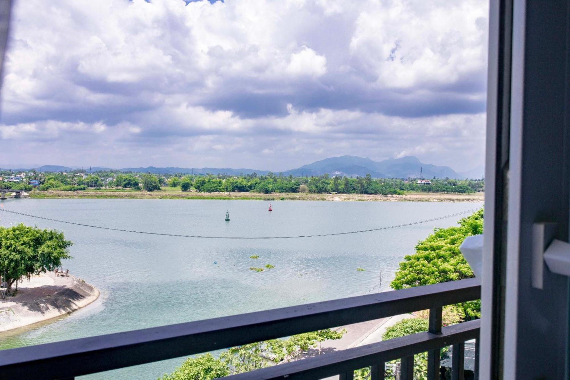 Royal Riverside Hoi An Hotel & Spa Экстерьер фото
