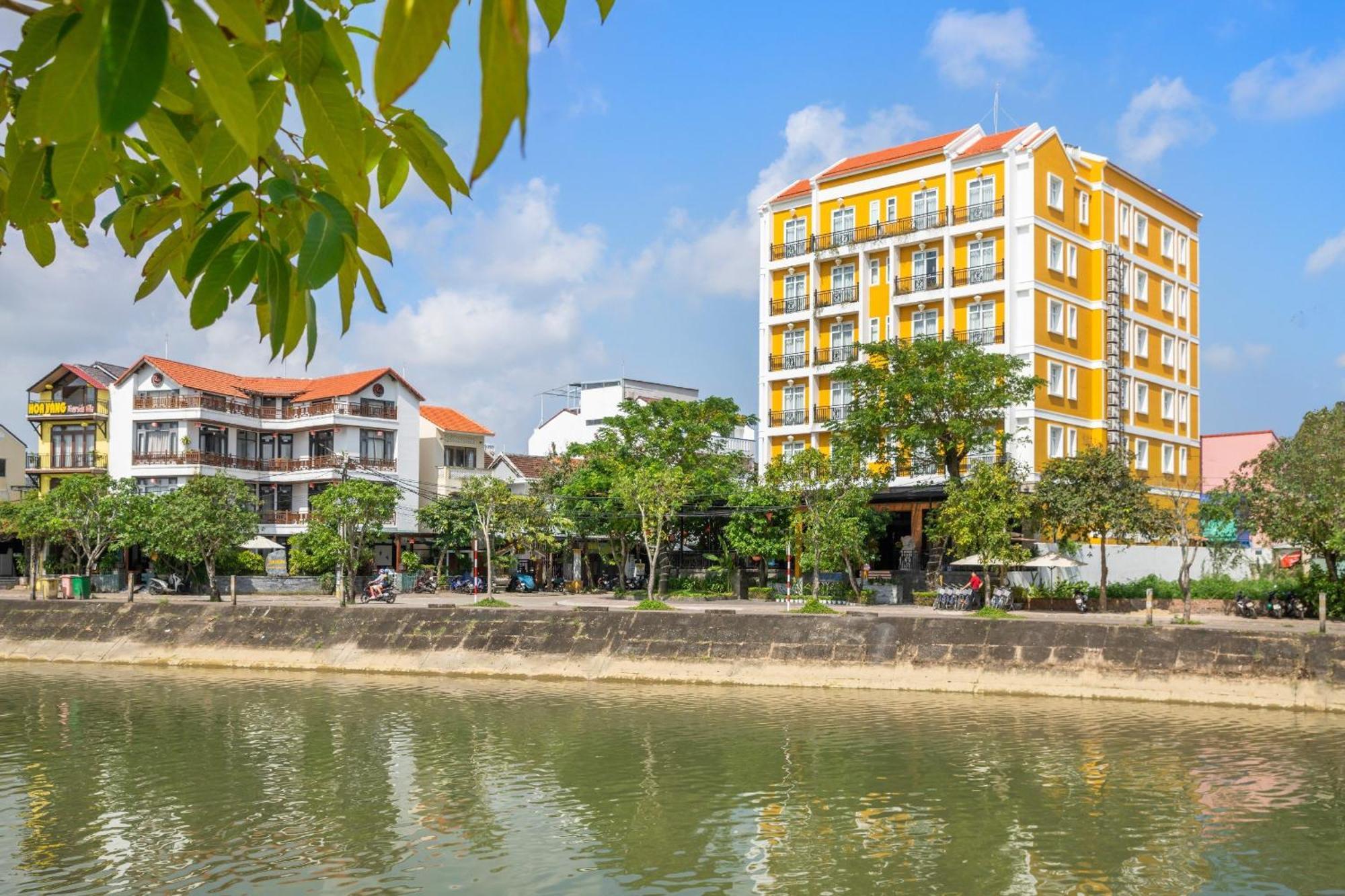 Royal Riverside Hoi An Hotel & Spa Экстерьер фото